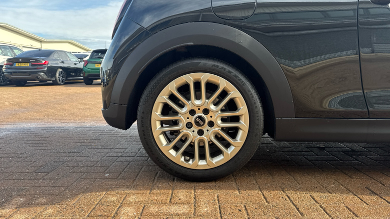 MINI Cooper 2.0 S Exclusive 3dr Auto Petrol Hatchback